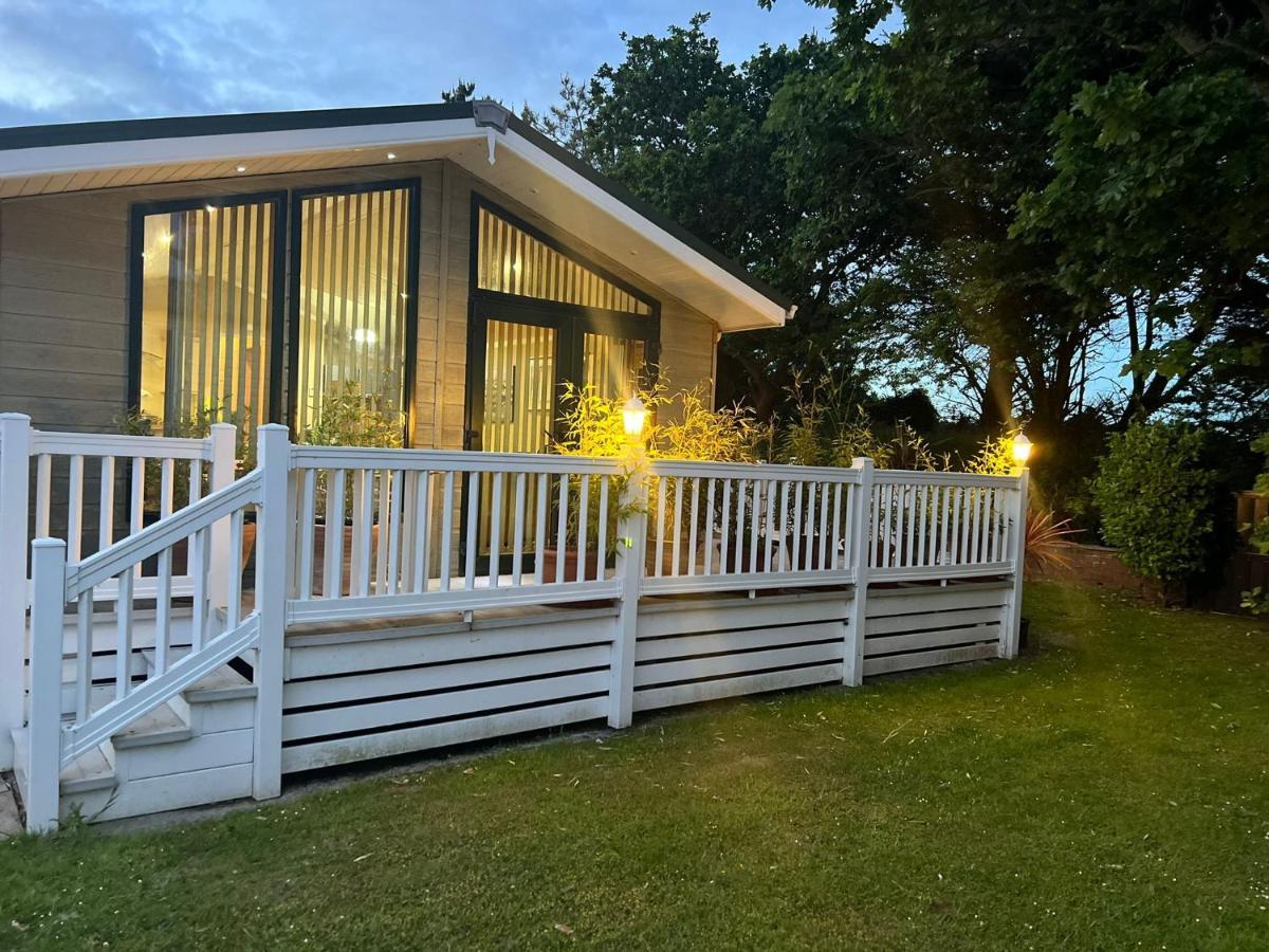 Jungle Lodge Lymington Ngoại thất bức ảnh